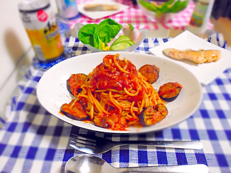 茄子のトマトソーススパゲティと鮭のムニエル^_^|あやさん