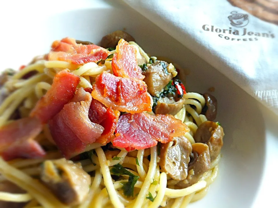 Spaghetti Bacon & Mushroom @ Gloria Jean's Coffees|空気さん