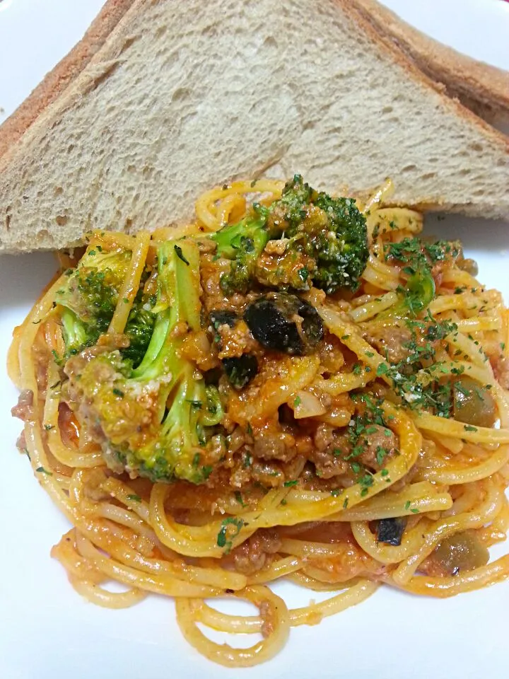 meat sauce spaghetti#whole-rice bread#ミートソース　スパゲッティ玄米パン@Miki's House|Miki Jorierose Obispoさん