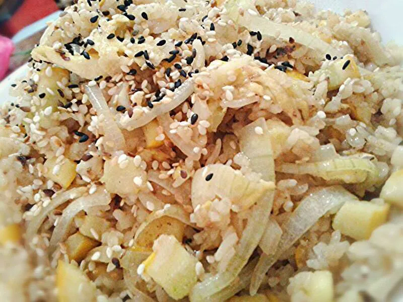 Snapdishの料理写真:zucchini fried rice #healthy #Vegetarian #Chinese cuisine|Kenex Kum Chee Kuanさん