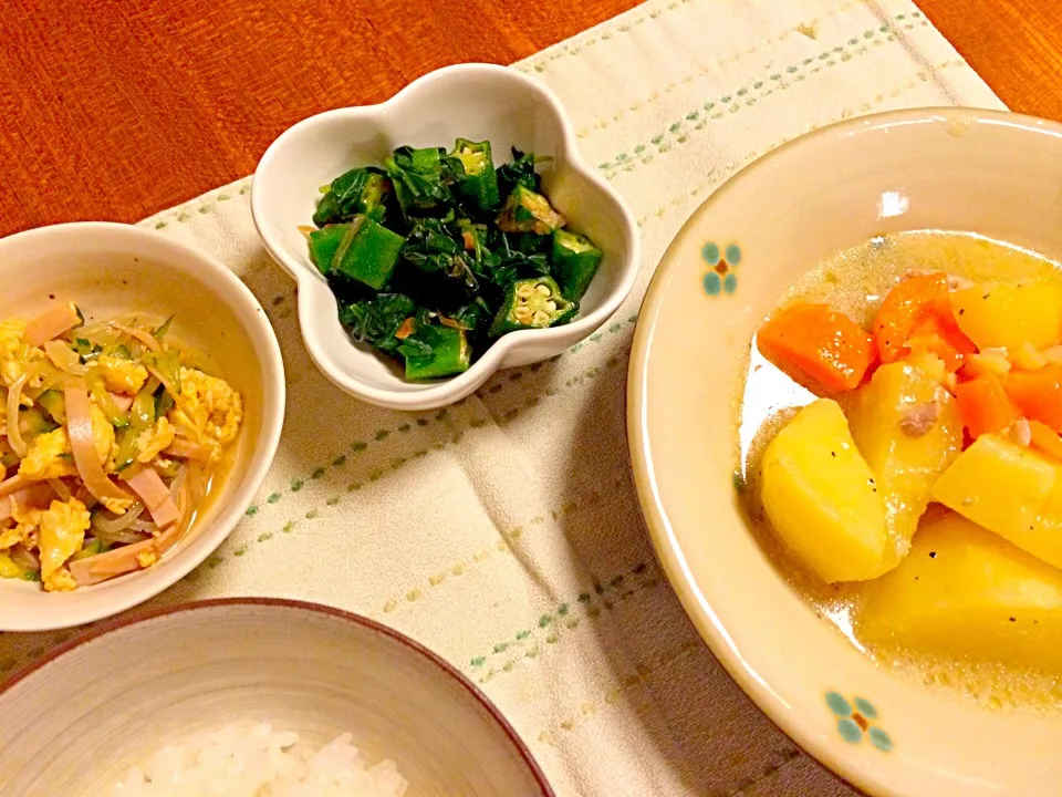 鳥肉とジャガイモの煮物、モロヘイヤとオクラのおひたし、春雨サラダ（昨日の残り）|あんなさん