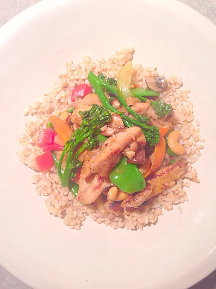 Chicken + Cashew Nut Vegetable Stir-fry with Brown Rice|Chrisy Hillさん