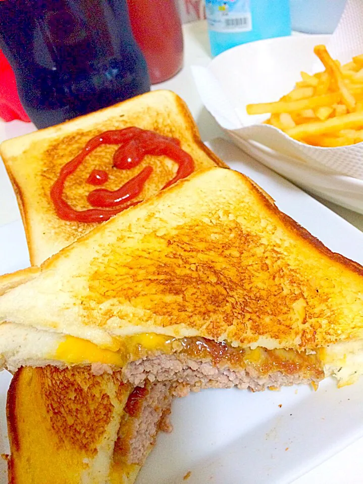 Pattymelt 🍔🍟😋私の夫は、彼がハンバーガーを作った調理は初めて😍|MJ🇵🇭🇯🇵さん