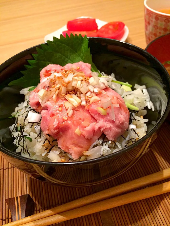 Snapdishの料理写真:マグロのたたき丼|keyさん