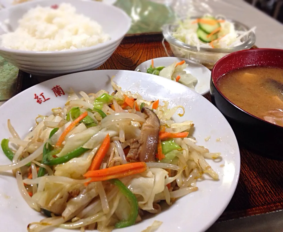 営業マンの昼ごはん 野菜炒め定食|ぽんたさん