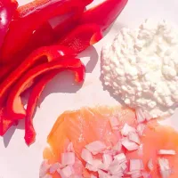 Salmon with onions, peppers and cottage cheese 😋|Alienaさん