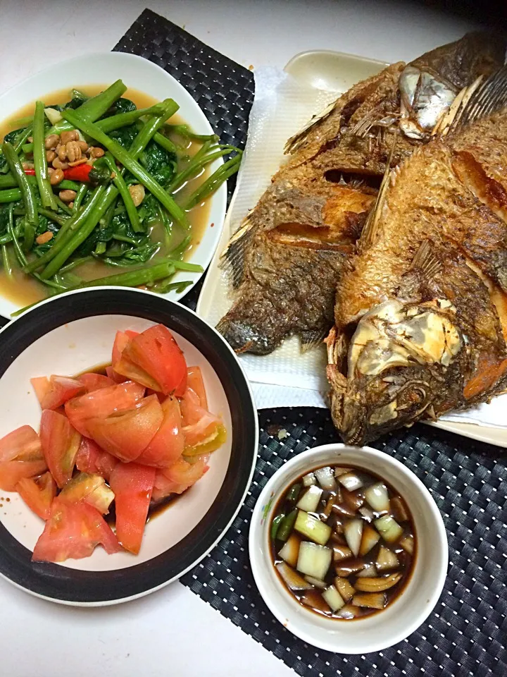 Tilapia kangkong kamatis and toyo|bowssyさん