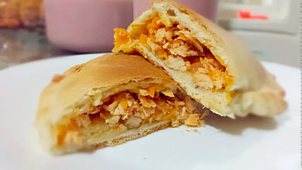 Snapdishの料理写真:calzones|Niña Ina Pastelería Artesanalさん