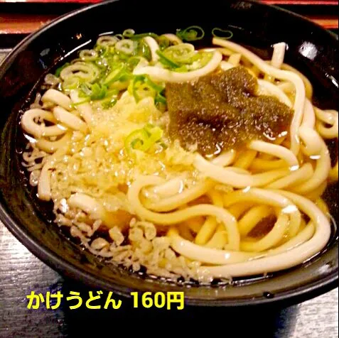 お疲れモードな今夜は外食ぅ～かけうどんにはとろろ昆布、ネギ、天かすいりでナントこのお値段よー|まーぶるさん