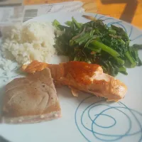 Snapdishの料理写真:Salmon, tuna, chard and rice! #Healthy|Lorenaさん