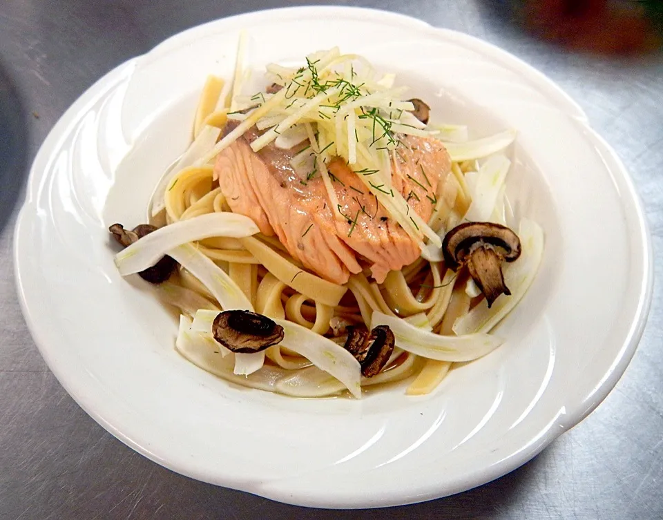 Poached Salmon with Noodles, Fennel & Apples|Woo J. Parkさん