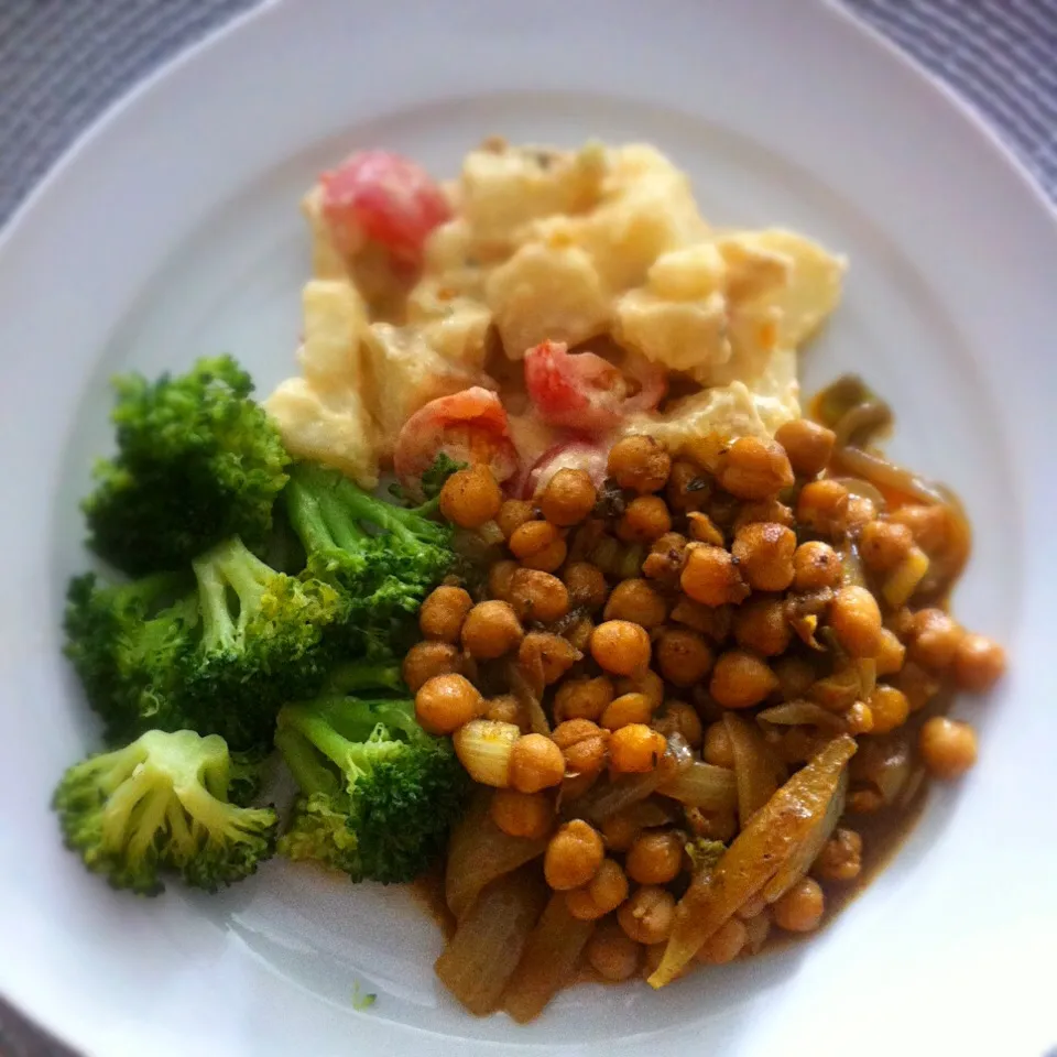 Curry Chickpea | Potato Tomato Salad | Buttery Garlic Broccoli #vegan|T.E.Dennisさん