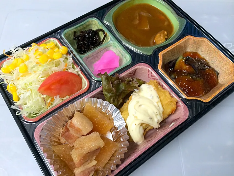 野菜たっぷりチキンカレー  日替わり弁当 豊川市の宅配弁当店|Naokazu Kuritaさん