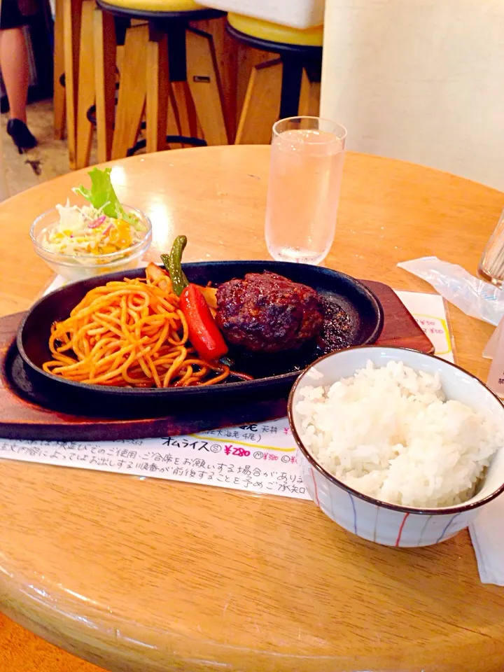 サラリーマンの聖地。大阪駅前ビル今日は第三で、¥380-也。|Shonen  Kobayashiさん