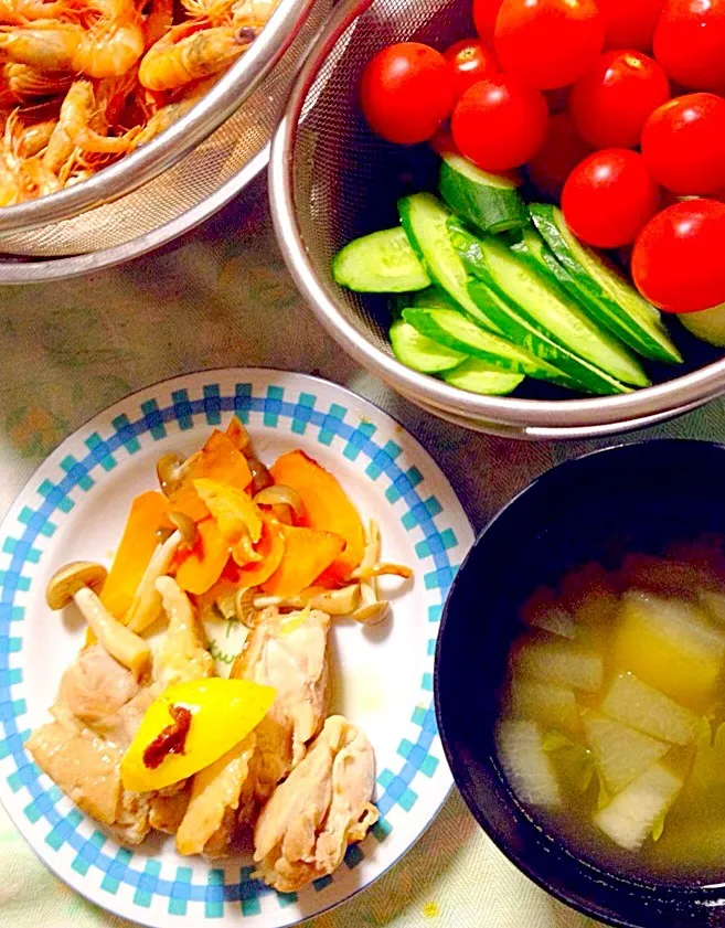 Snapdishの料理写真:鶏肉の塩レモン焼き 野菜添え 冬瓜とセロリと🎃のスープ 地海老 サラダ|掛谷節子さん