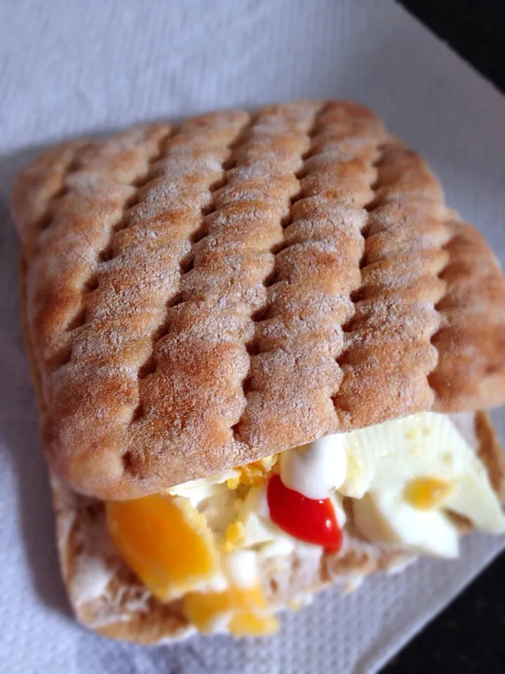 Brown sandwich thins with boiled eggs|Erialc-Londonさん