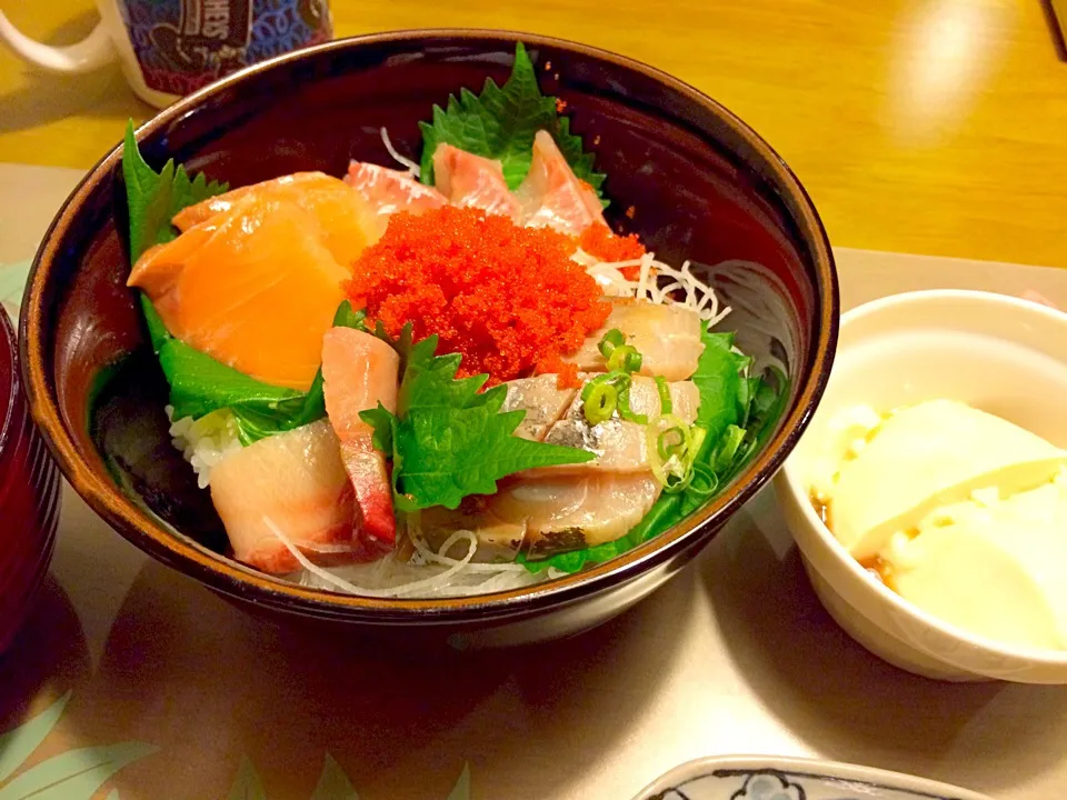 海鮮丼で夕食🍚🍚|かずみさん