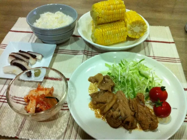 豚肉のバター醤油炒め・たこ頭刺身・たこキムチ・とうもろこし|まーままさん