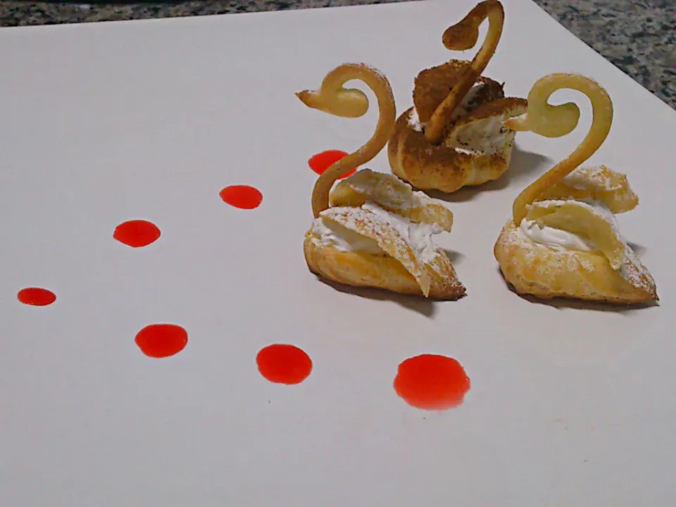 Snapdishの料理写真:Choux pastry swans :D|Daniela Cunhaさん