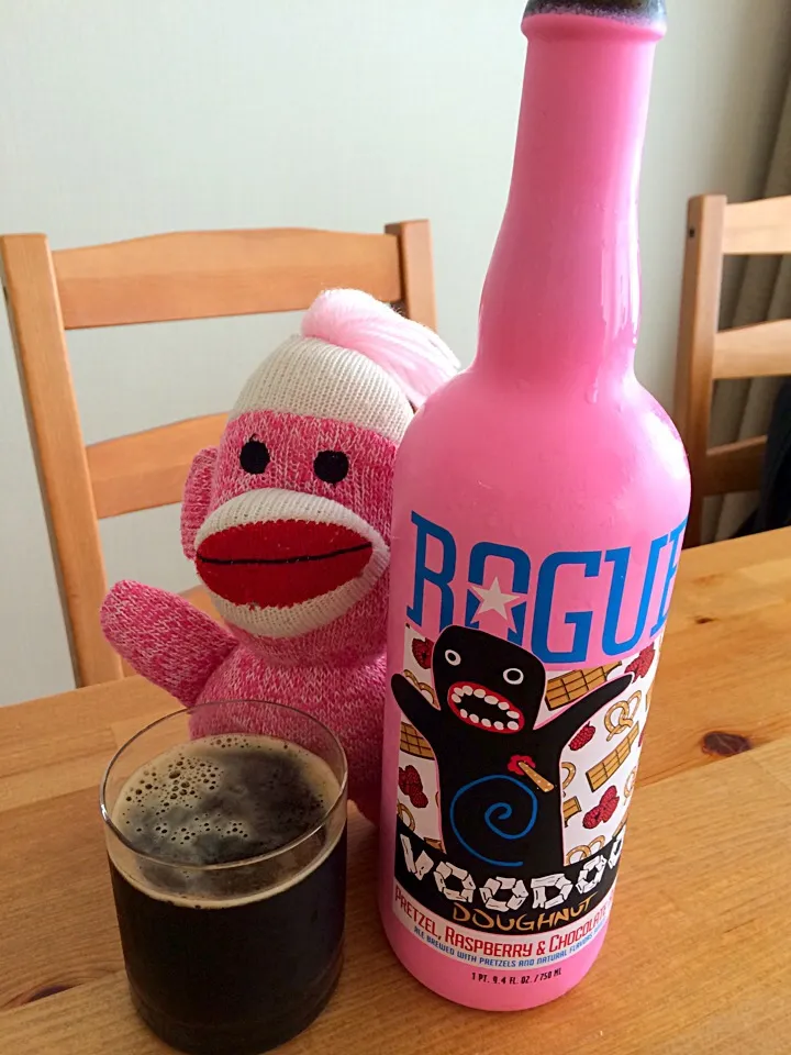 voodoo doughnut とのコラボビール プレッツェル、ラズベリー、チョコレートエール 意外と美味しい（≧∇≦）|naomiさん