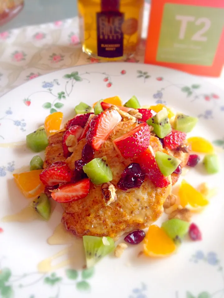 Healthy Tofu Pancake (Tofu, Soybean, Corn,Chia seed pancake with Strawberry, dried raspberry, orange, kiwi, walnut and Blackberry honey )|noriko takiyama のりねぇですさん