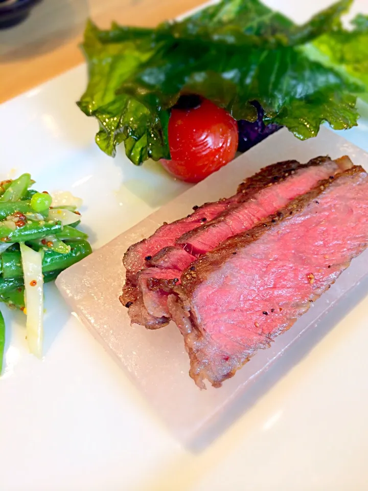 大和牛のロースト 青豆とセロリの粒マスタード添え|みきさん