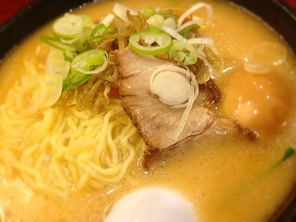 横浜元祖札幌や 味噌ラーメン 半熟味玉🍜|ゆうじ.さん