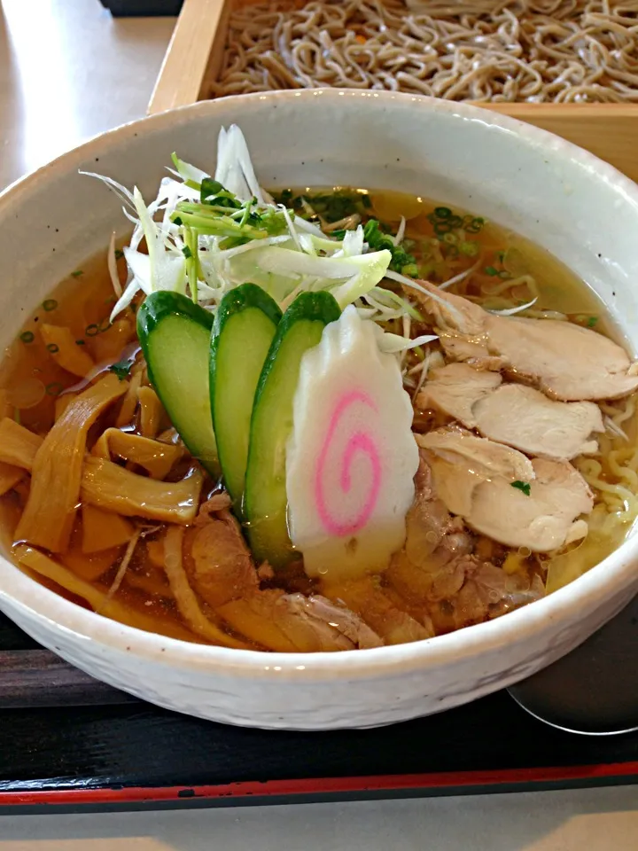 Snapdishの料理写真:山形県山寺駅  えんぞう 冷たい鶏ラーメン|Kumi Satouさん