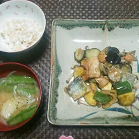 Snapdishの料理写真:初秋刀魚♪野菜とガーリックの照り焼き、味噌汁|Yukie Kodamaさん