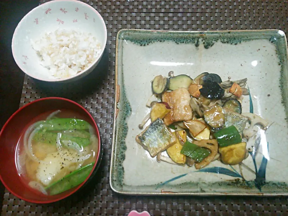 初秋刀魚♪野菜とガーリックの照り焼き、味噌汁|Yukie Kodamaさん