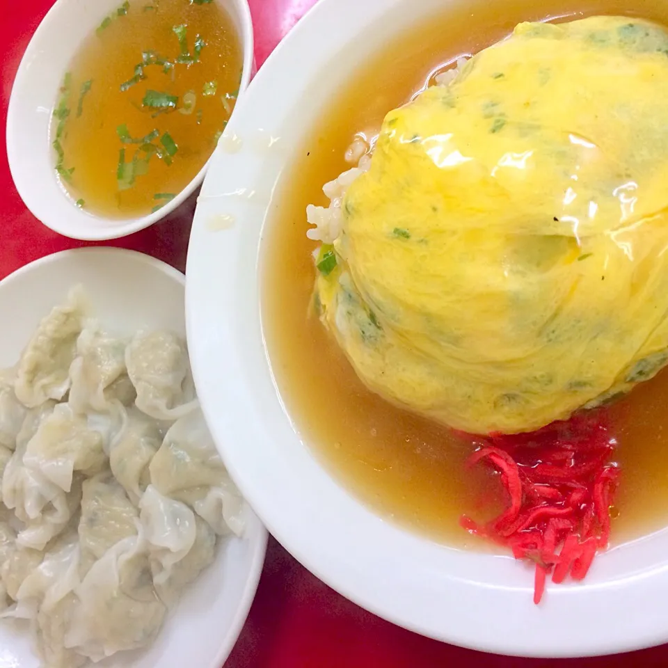 【本日の晩御飯】
天津飯と水餃子。
卵の中にはネギしか入ってなかったけど、まあまあ美味かった。(^^;;|JTKさん