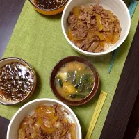 Snapdishの料理写真:焼肉の残りで…牛丼🐮|まめこさん