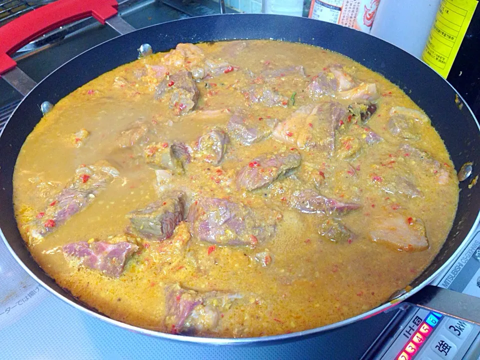 Snapdishの料理写真:Beef rendang on progress|yeni kartikasariさん