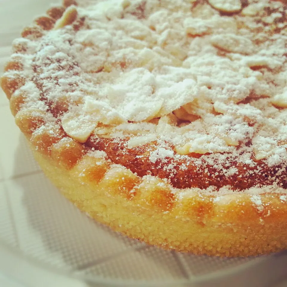 Almond tart from The coffeeshop company.|Yasmineさん