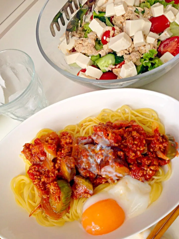 茄子ミートソーススパゲティとツナ豆腐サラダのランチ|水野愛日(ミズノマナビ)さん