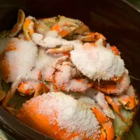 Snapdishの料理写真:Baked crab with sea salt|Jason Chanさん