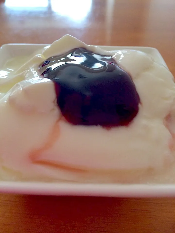 Blueberry jam on yogurt ...|anjana shresthaさん