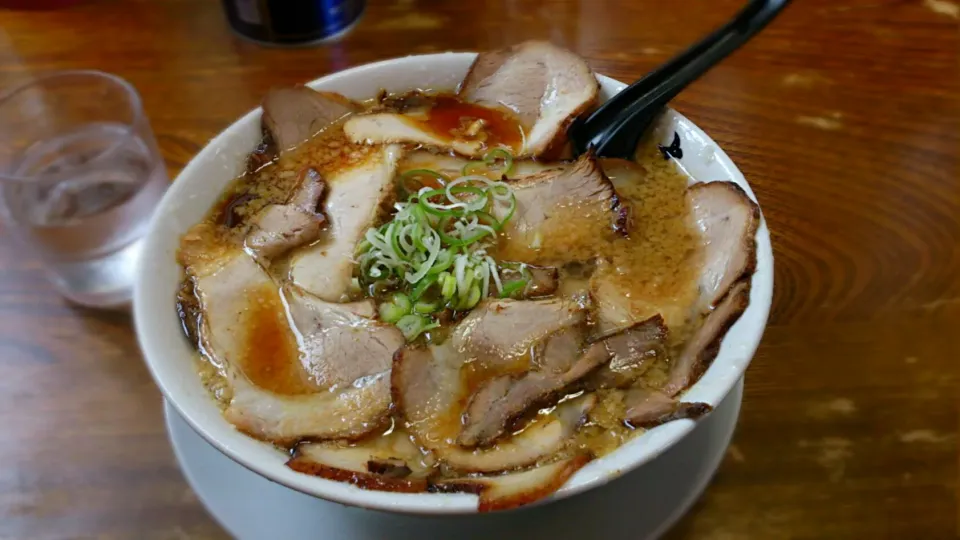 土佐屋 背油醤油ラーメン|ミナミ ヒロヤさん