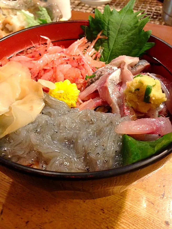 ぬまづ丼。久しぶりの日本食で贅沢|hiroakiさん