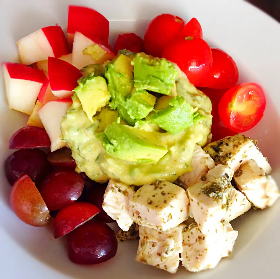 Pesto chicken salad with guacamole|coxiella24さん