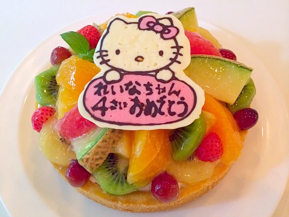 キティちゃんのお誕生日ケーキ☆フルーツタルト|いしいまきさん