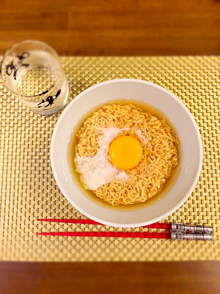 Snapdishの料理写真:チキンラーメン feat.卵|あきらさん