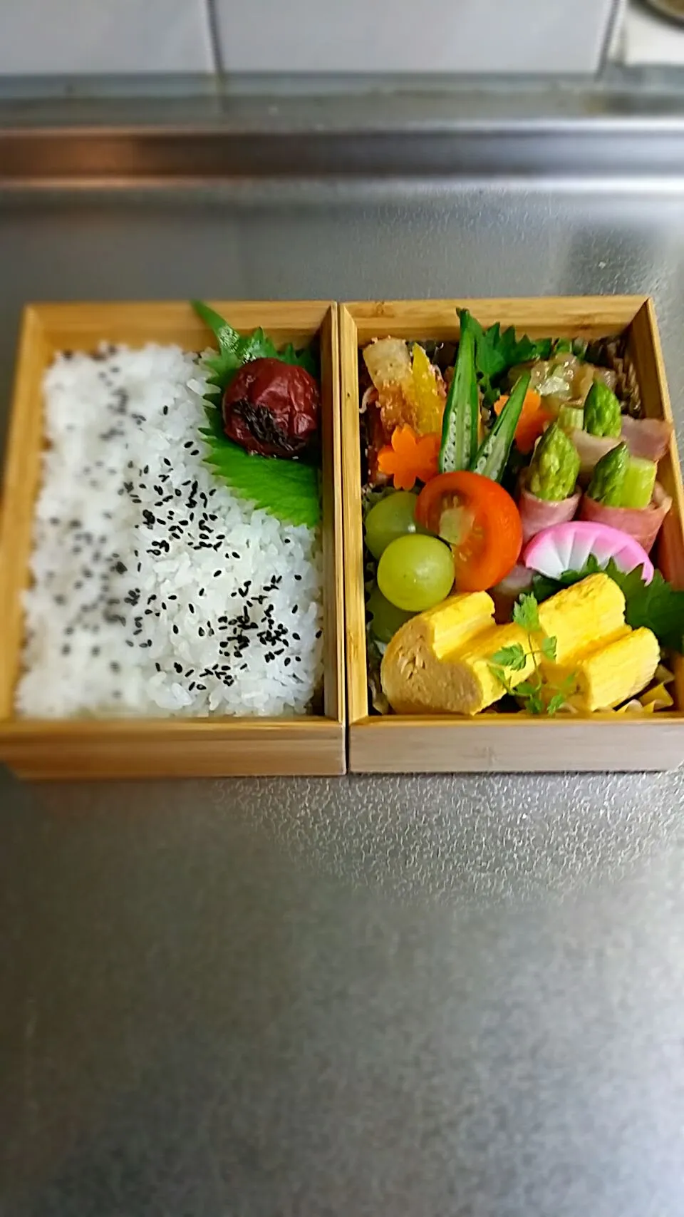 《月曜日のお弁当》🍱

・クラゲきゅうりの中華和え
・竹輪、ピーマン、カニカマの明太子炒め
・♡形出し巻き玉子
・アスパラベーコン巻き
・シャインマスカット

行ってらっしゃ〜い♡|藤田 まり子さん