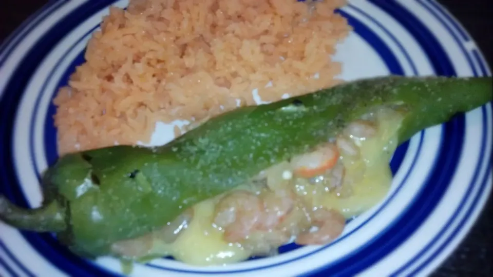 Chilaca relleno de camarón gratinado|Javier Rdz.さん