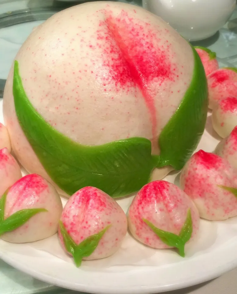 Longevity Bun filled with lotus paste|12Dragonさん