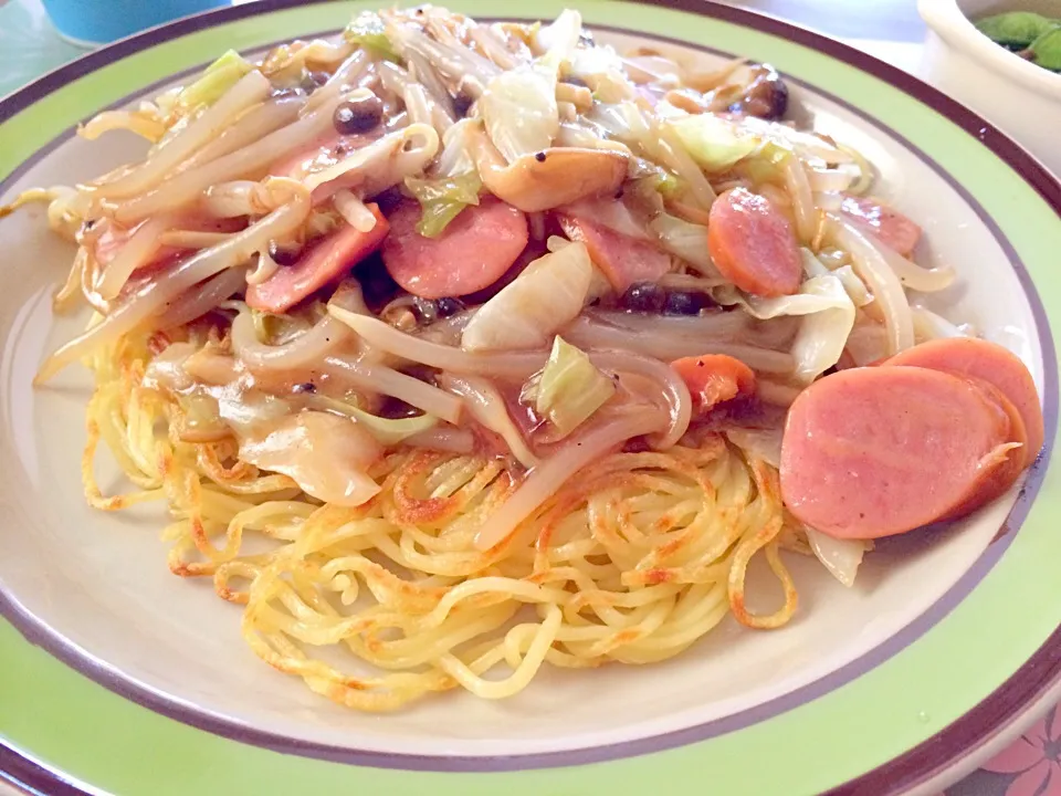 あんかけかたやきそばでブランチ🍜🍜|かずみさん