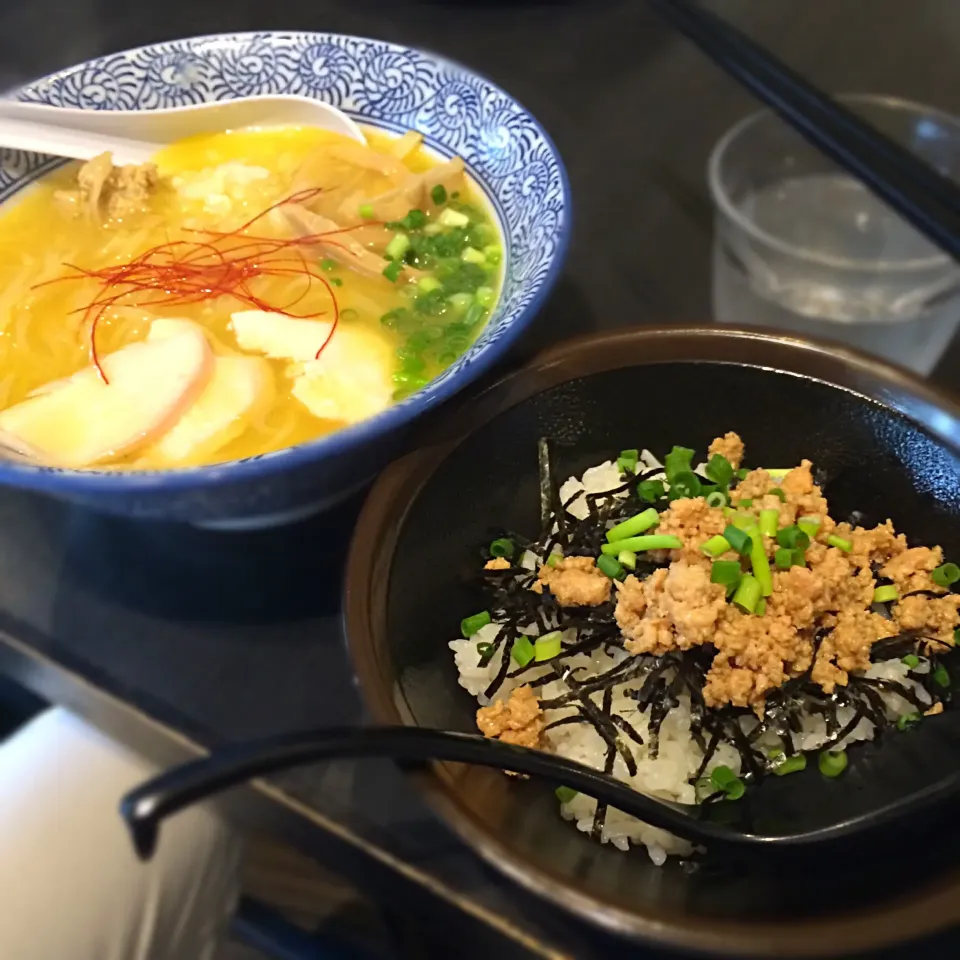 地鶏の白湯そば＆そぼろ丼|shuさん