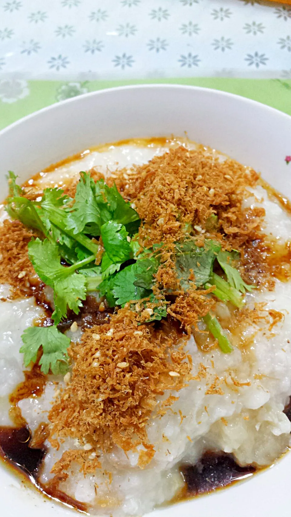 Snapdishの料理写真:Congee with Burdock Vegetarian Fibrous Shredded  广东粥牛蒡香鬆|Goh-sanさん