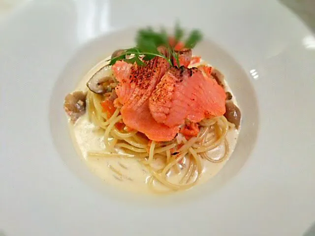 炙りサーモンのきのこクリームパスタ|よっしー(=^ェ^=)さん