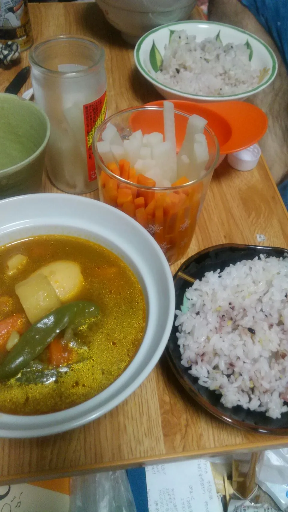 雑穀ごはんのスープカレーと野菜スティック|平野 ゆみこさん